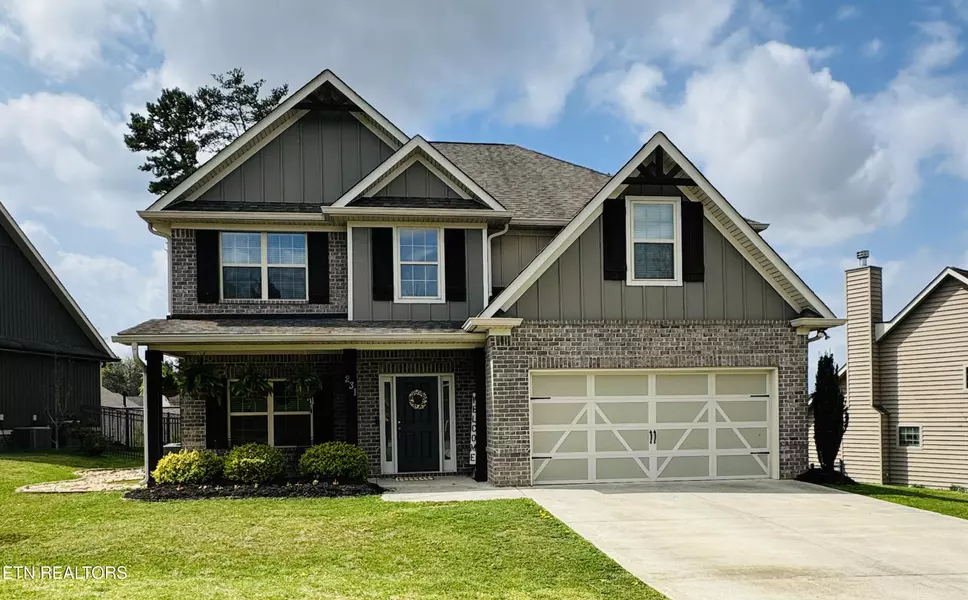 231 Fallon LN, Lenoir City, TN 37771