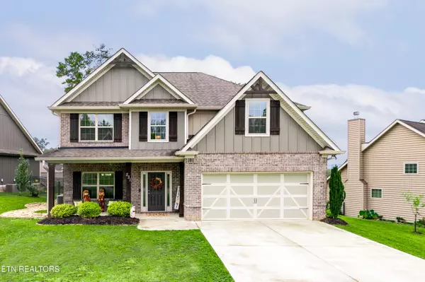 231 Fallon LN, Lenoir City, TN 37771