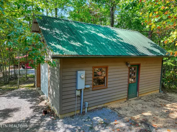 Tellico Plains, TN 37385,417 SMITHFIELD Rd