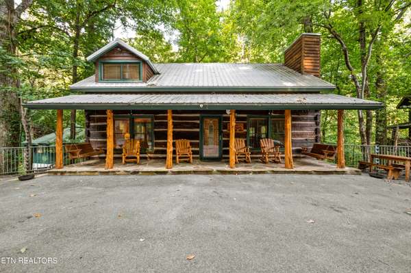 1329 Baden DR, Gatlinburg, TN 37738