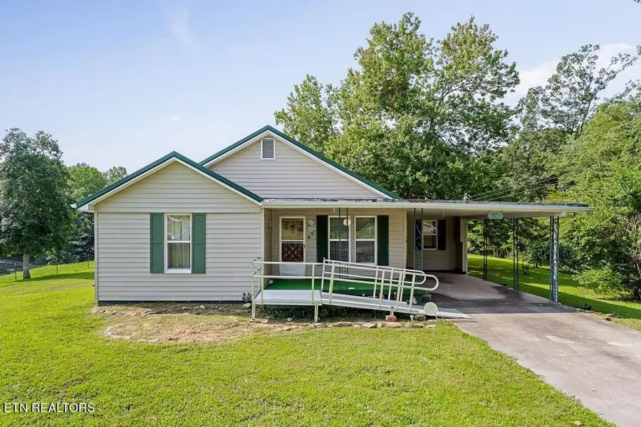 306 BLUE ROAD Rd, Quebeck, TN 37579