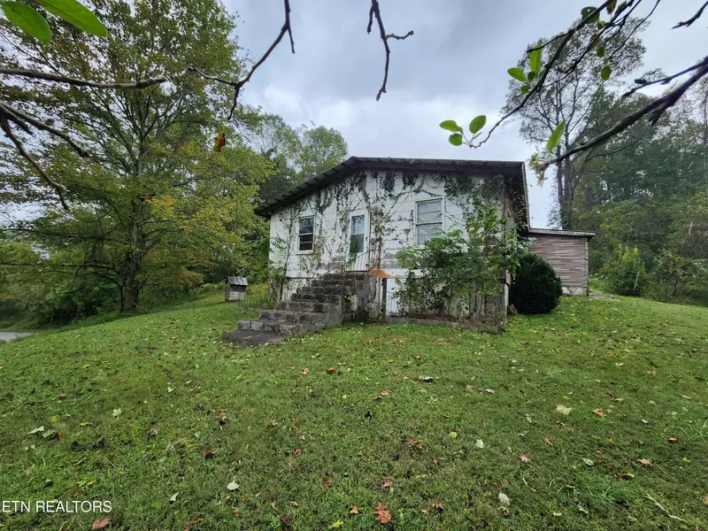 442 Parker Rd, Lafollette, TN 37766