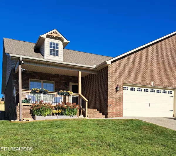 3022 Villas Creekside DR, Dandridge, TN 37725