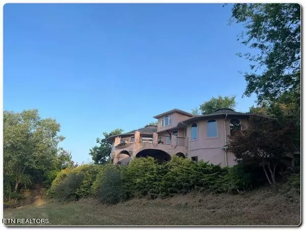 461 Trotline Rd, Dandridge, TN 37725