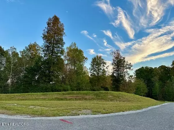 49 Poplar LN, Lafollette, TN 37766