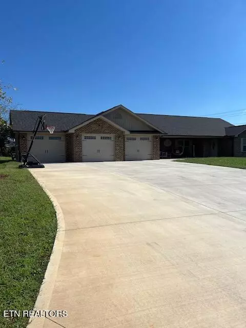 Dandridge, TN 37725,106 Crosslake LN