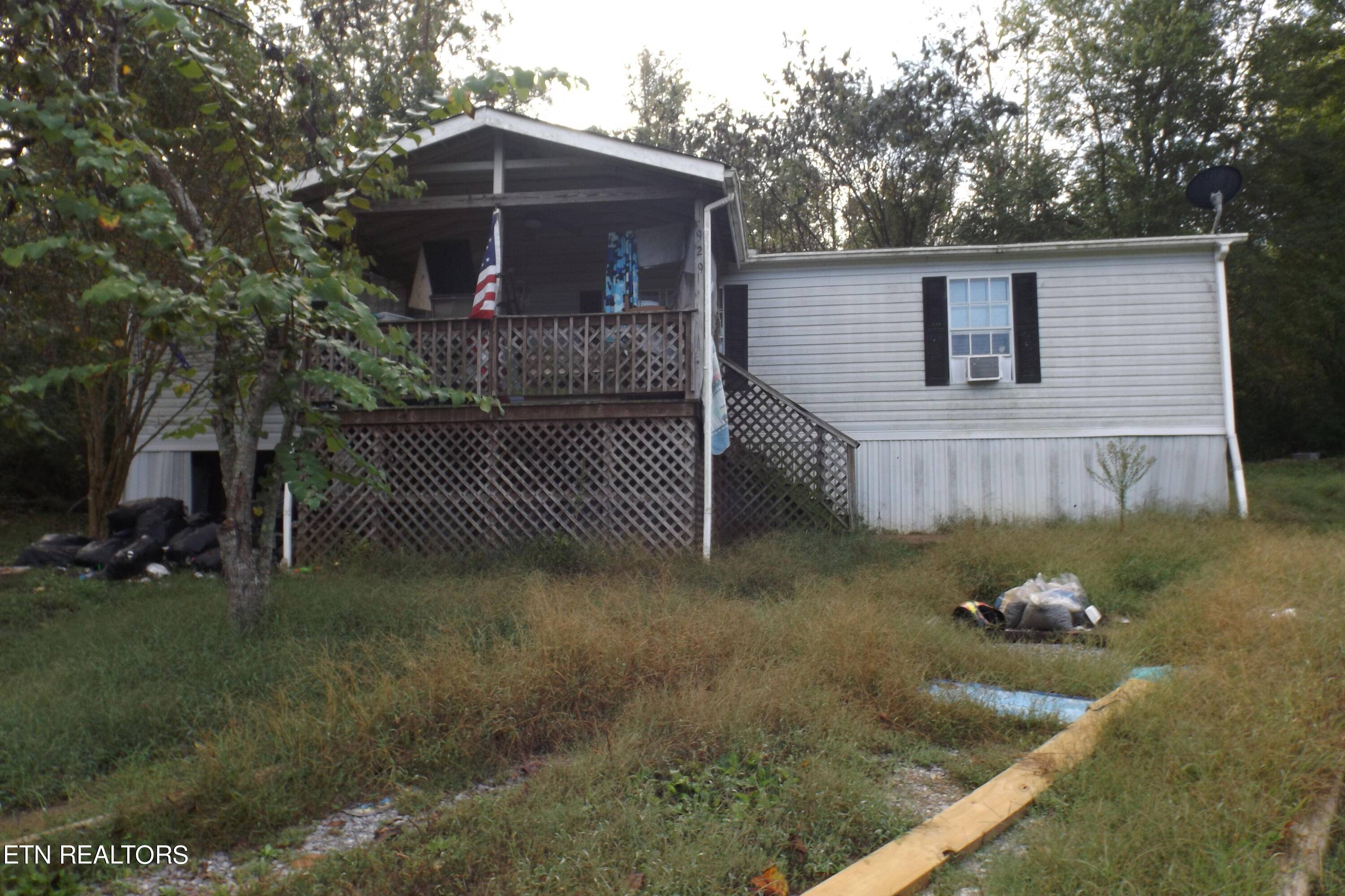 929 Newman DR, Friendsville, TN 37737