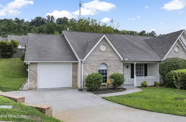 Knoxville, TN 37932,10002 Bellflower WAY