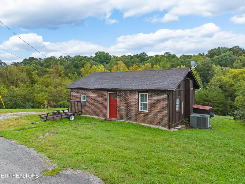 9726 Clift Rd, Strawberry Plains, TN 37871