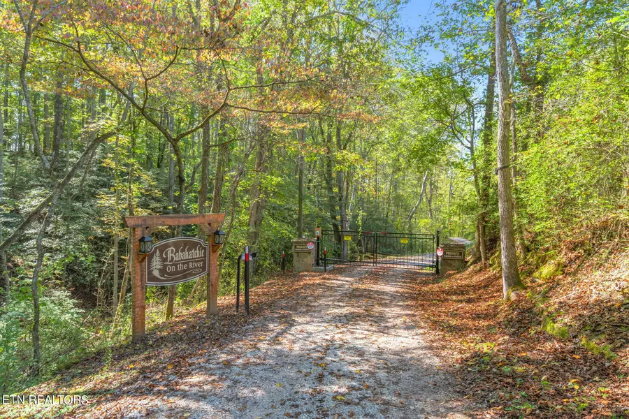 Tunnel Hill Rd, Harriman, TN 37748