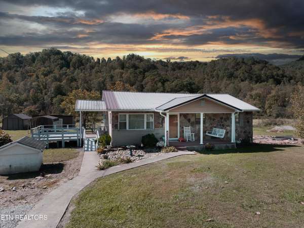 273 wooldridge LN, Jellico, TN 37762