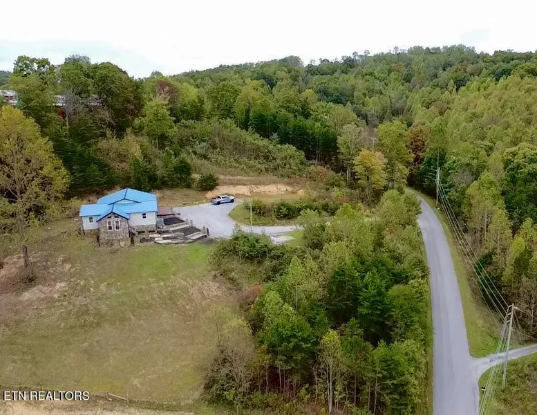 1405 Glade Springs Rd, Lafollette, TN 37766