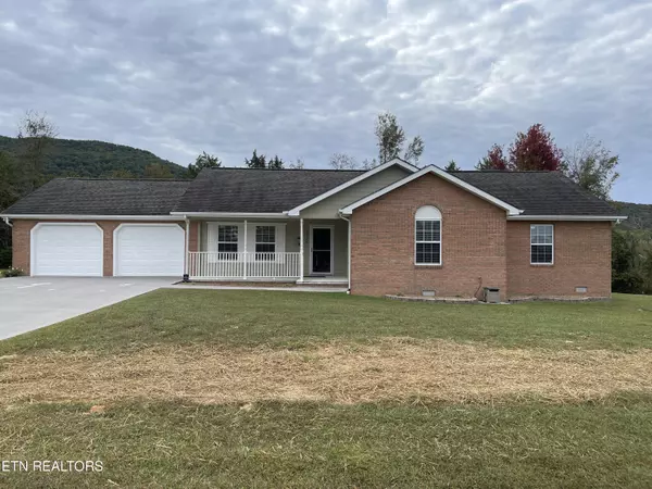 3526 Walking Horse LN, Sevierville, TN 37876