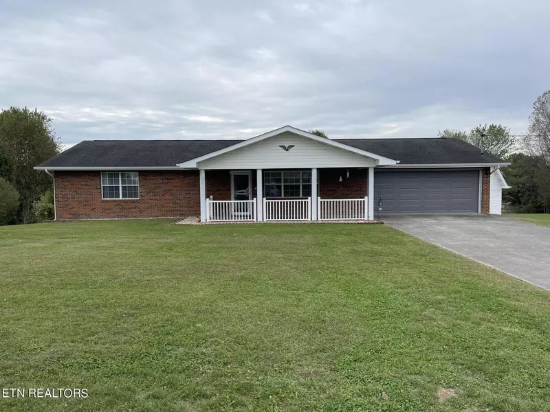 421 Woods View CIR, Kodak, TN 37764