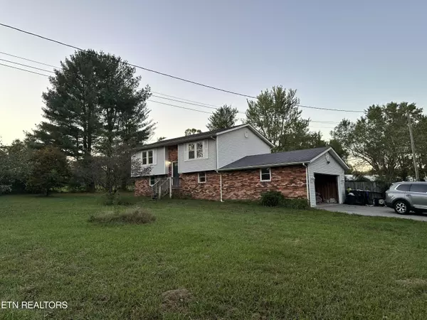 121 Oak Hill DR,  Crossville,  TN 38572