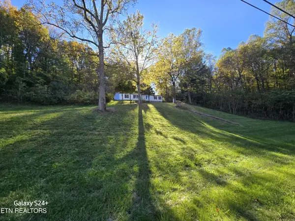 1161 Essary Rd, Tazewell, TN 37879