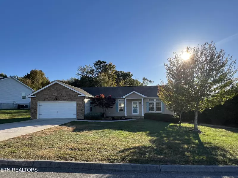 1488 Stonebrook LN, Lenoir City, TN 37772