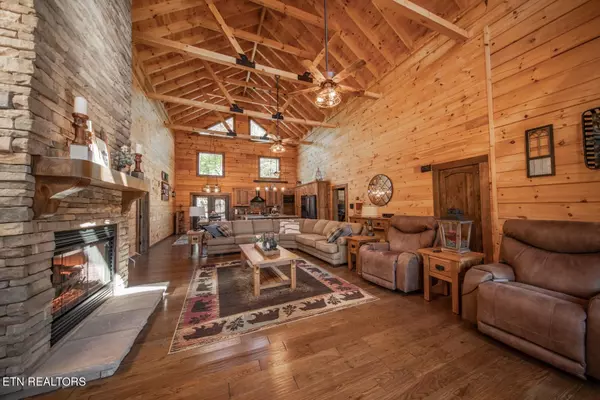 Cosby, TN 37722,961 Tomahawk Rd