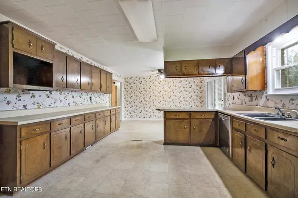 Pikeville, TN 37367,1228 Sequatchie Rd