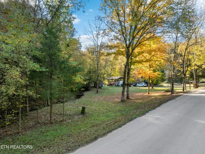 431 Lick Creek Rd, Tellico Plains, TN 37385