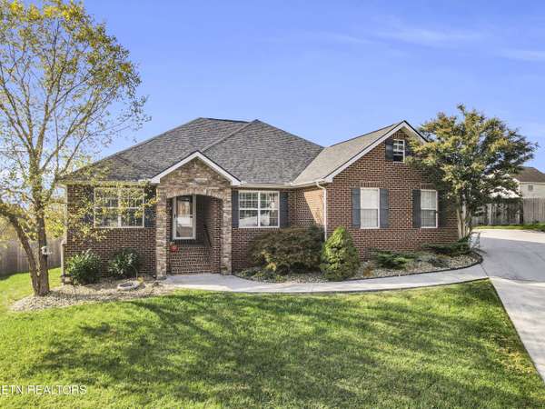 2105 Briarhill LN, Knoxville, TN 37921