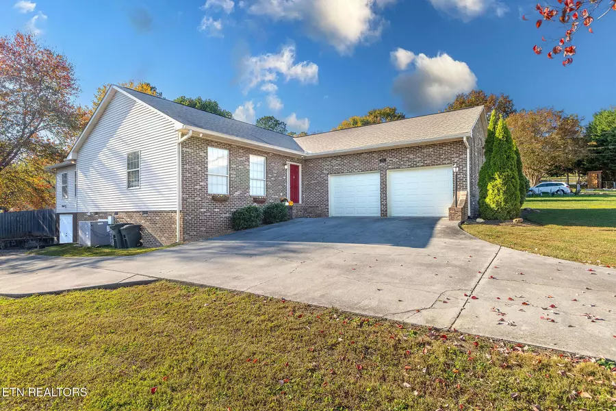 1554 Crooked Oak DR, Lenoir City, TN 37771