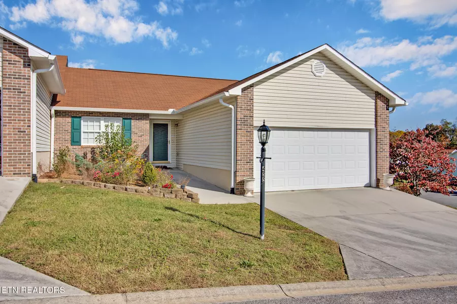 455 Executive Meadows DR, Lenoir City, TN 37771