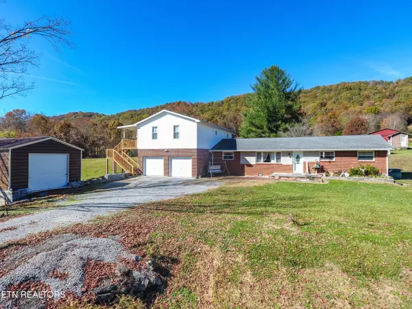 2925 Tater Valley Rd, Washburn, TN 37888