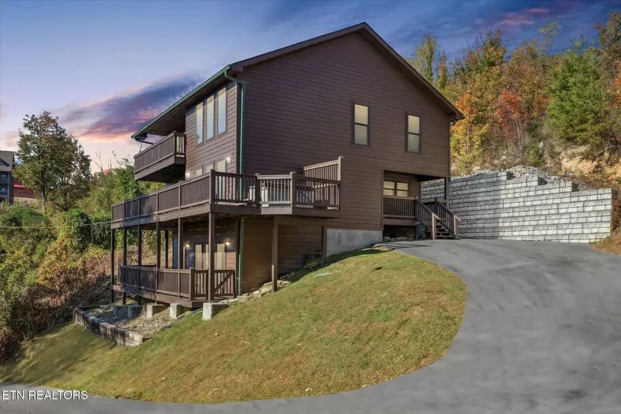 781 Village Loop Rd, Gatlinburg, TN 37738