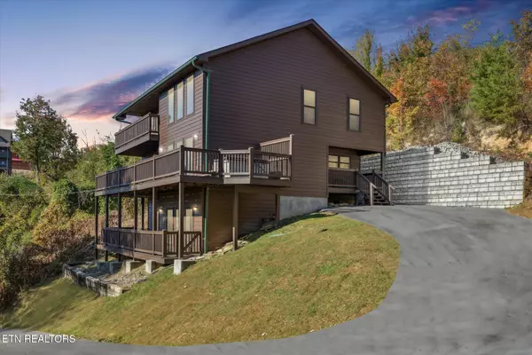 781 Village Loop Rd, Gatlinburg, TN 37738