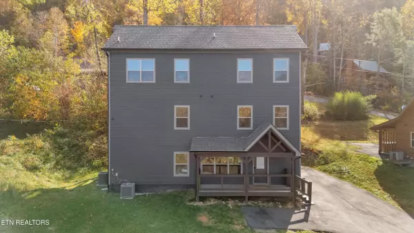 439 Hilltop Rd, Gatlinburg, TN 37738