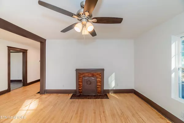 Knoxville, TN 37914,622 Fern St