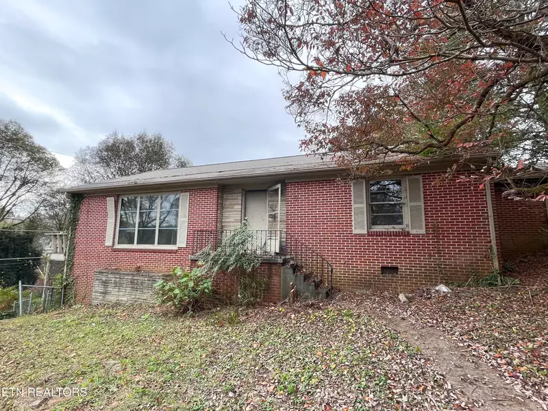 319 Virginia Ave, Harriman, TN 37748