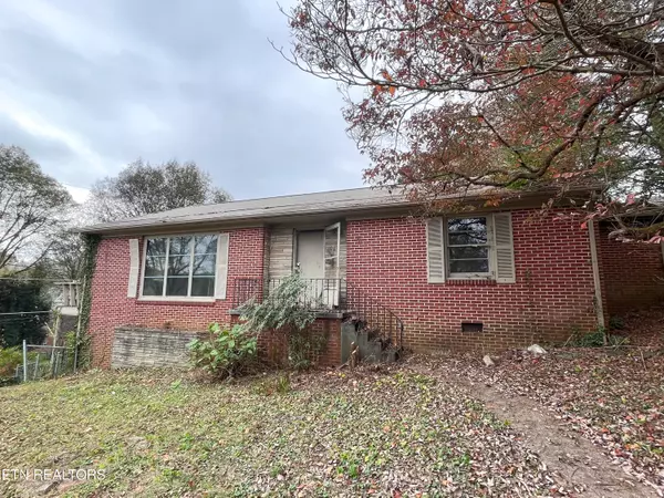 319 Virginia Ave, Harriman, TN 37748