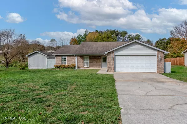 2925 Country Meadows LN, Maryville, TN 37803