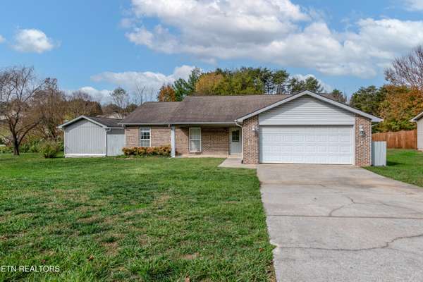 2925 Country Meadows LN, Maryville, TN 37803