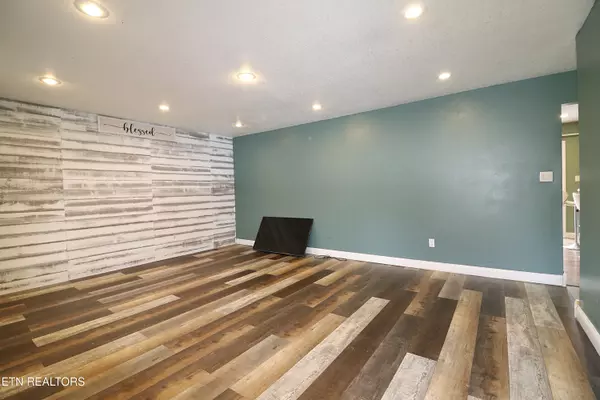 Oneida, TN 37841,130 Hilltop DR