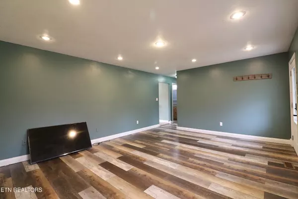 Oneida, TN 37841,130 Hilltop DR