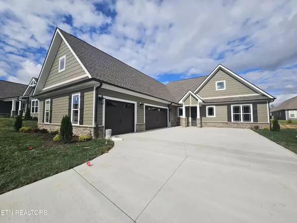 114 Poplar Ridge PL, Lenoir City, TN 37771