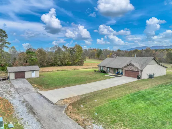 Walland, TN 37886,534 Roper WAY