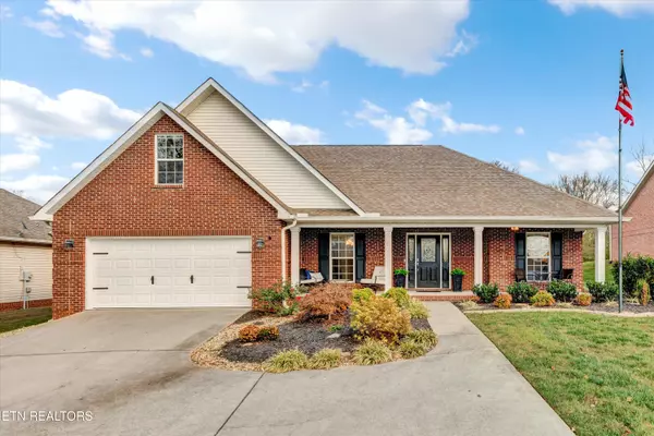 2034 Cherokee DR, Maryville, TN 37801