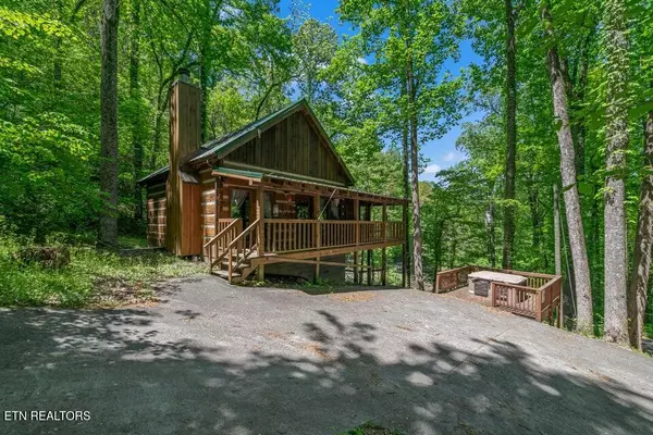 3426 Twin City WAY, Pigeon Forge, TN 37863