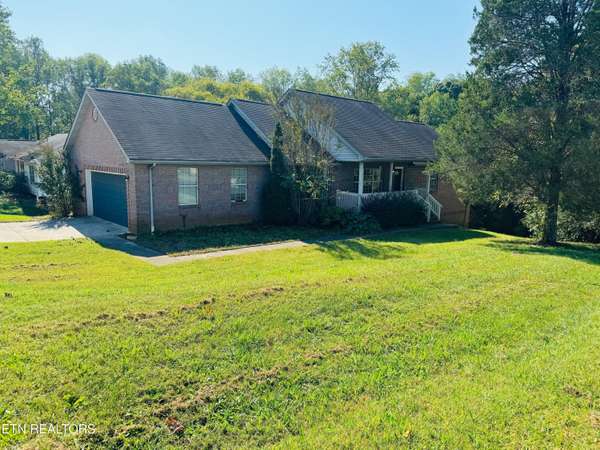 2301 Mark LN, Maryville, TN 37803