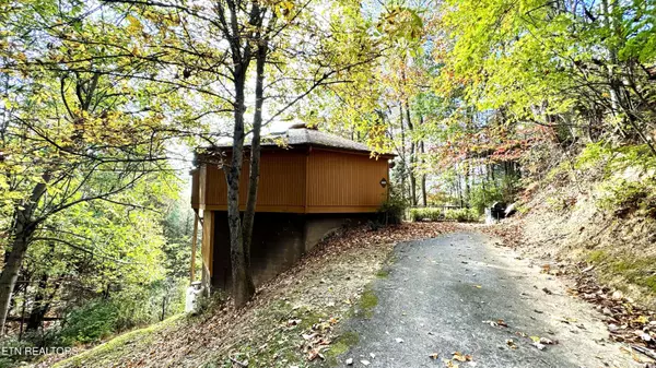 1036 Foothills DR, Gatlinburg, TN 37738