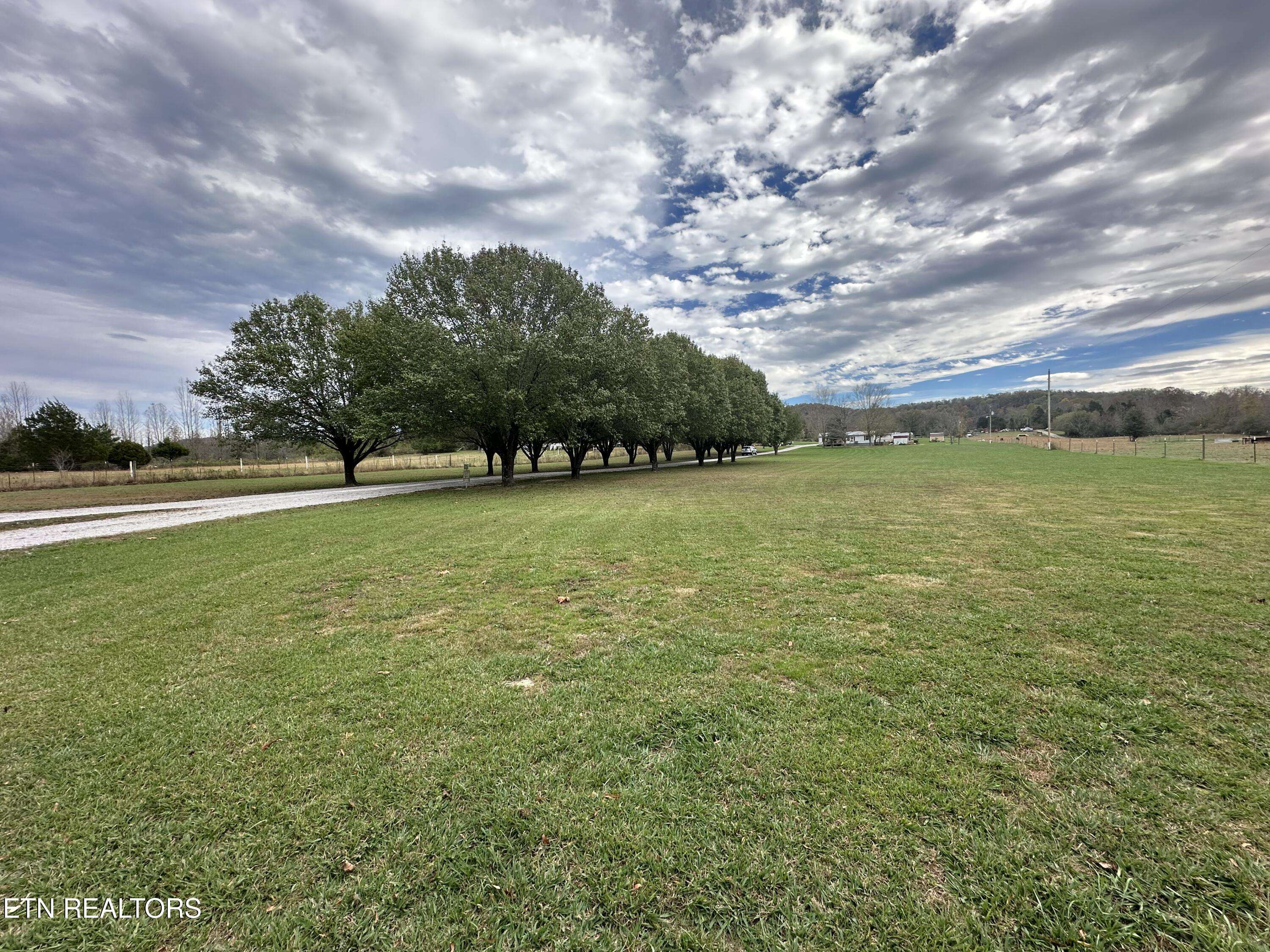 Quebeck, TN 37579,206 Hills Acres Ln. LN