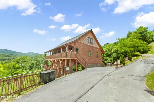 772 Cliff Branch Rd, Gatlinburg, TN 37738