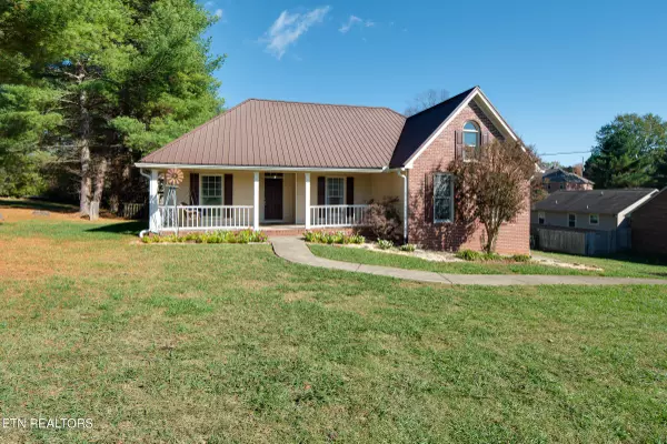 324 Orchard LN, Lenoir City, TN 37772