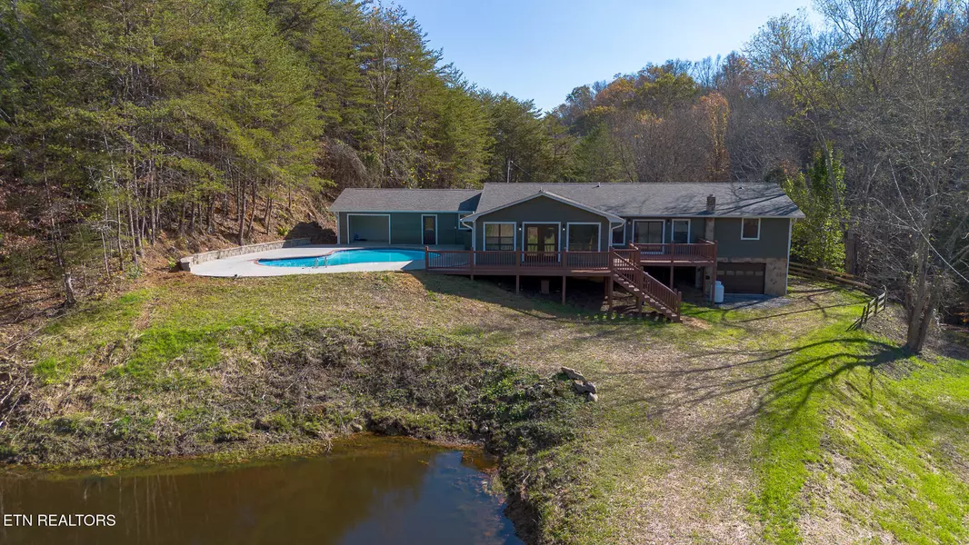 440 Flat Creek Rd, Sevierville, TN 37876