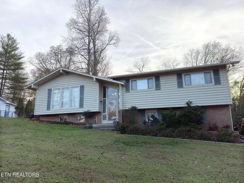 121 Cedar Rd, Clinton, TN 37716