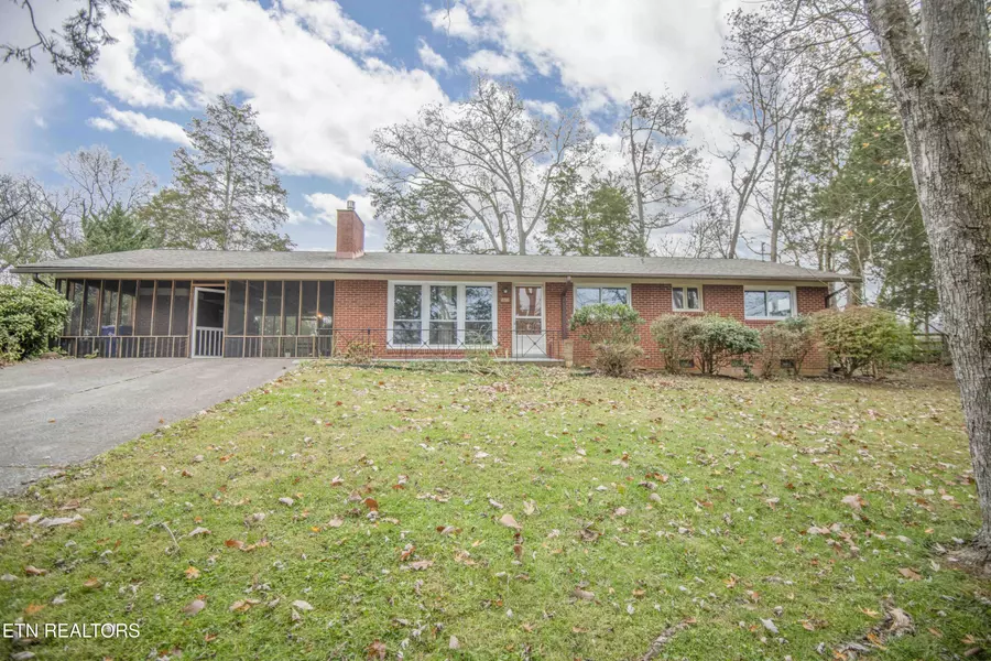 408 Douglas LN, Clinton, TN 37716